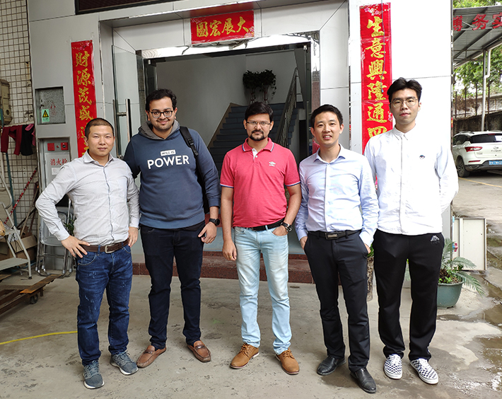 檔案密集架廠家外國客戶合照 檔案密集架廠家外國客戶合照